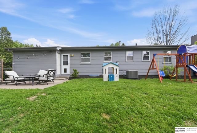 9818 Pratt Street, Omaha, NE 68134