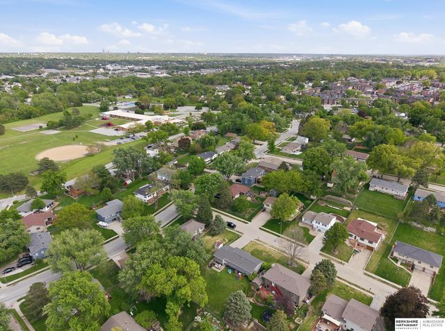 9818 Pratt Street, Omaha, NE 68134