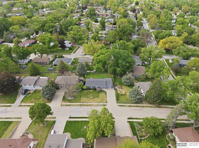 9818 Pratt Street, Omaha, NE 68134