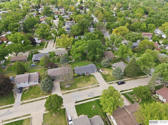 9818 Pratt Street, Omaha, NE 68134