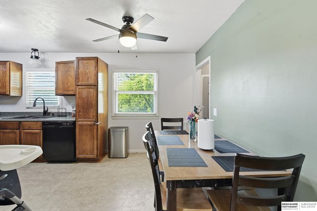 9818 Pratt Street, Omaha, NE 68134