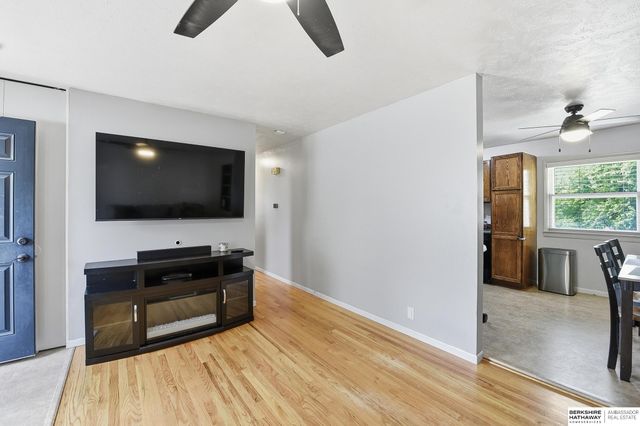 9818 Pratt Street, Omaha, NE 68134