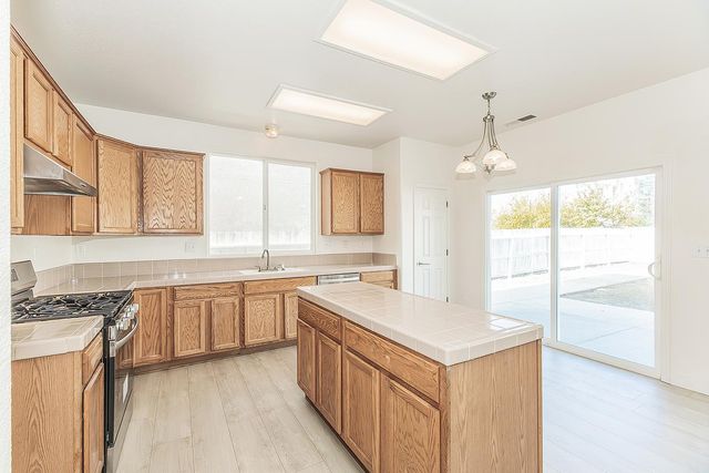 2721 Holland Avenue, Clovis, CA 93611