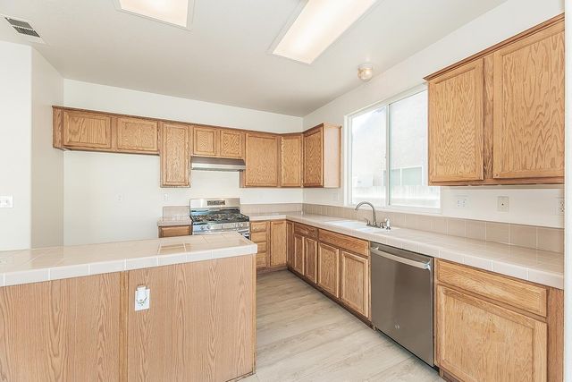 2721 Holland Avenue, Clovis, CA 93611