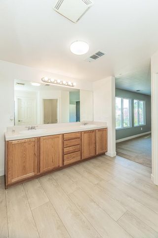 2721 Holland Avenue, Clovis, CA 93611