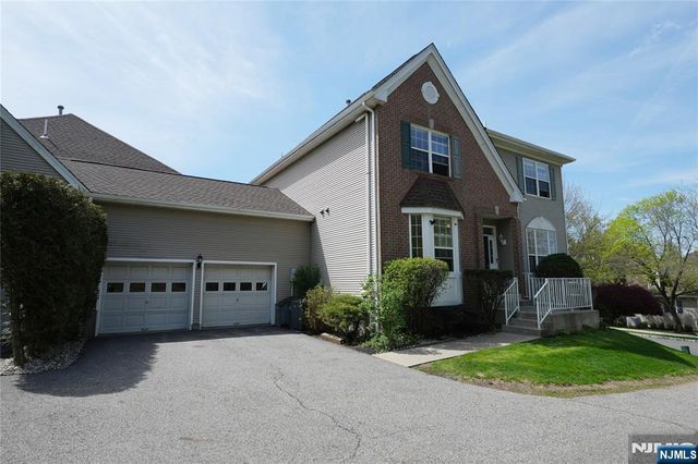 10 Queens Lane, Wayne, NJ 07470