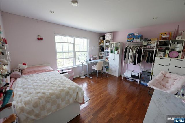 10 Queens Lane, Wayne, NJ 07470