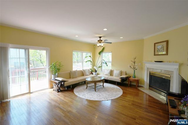 10 Queens Lane, Wayne, NJ 07470