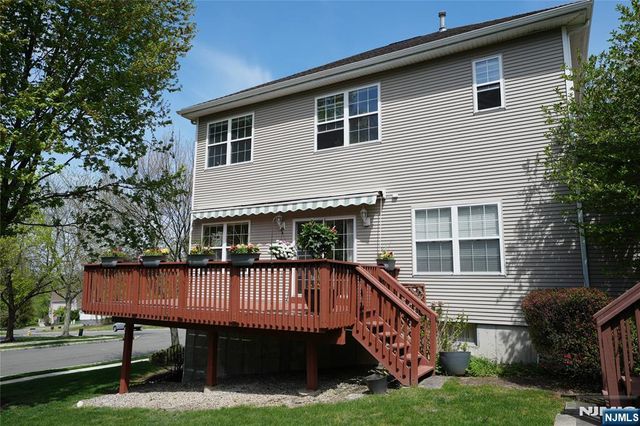 10 Queens Lane, Wayne, NJ 07470