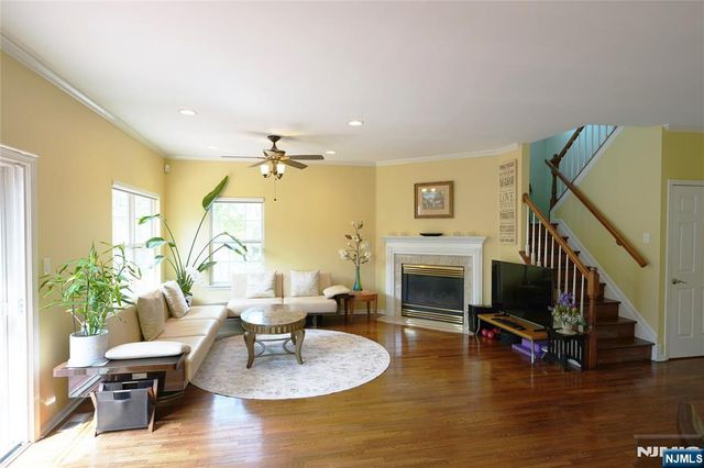 10 Queens Lane, Wayne, NJ 07470