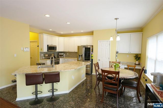 10 Queens Lane, Wayne, NJ 07470