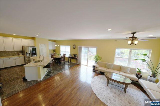 10 Queens Lane, Wayne, NJ 07470