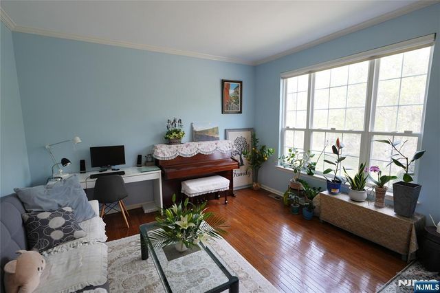10 Queens Lane, Wayne, NJ 07470