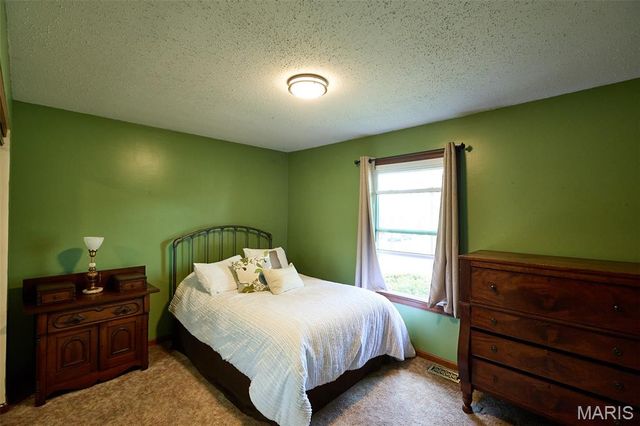 2925 Westborough Drive, St Charles, MO 63301