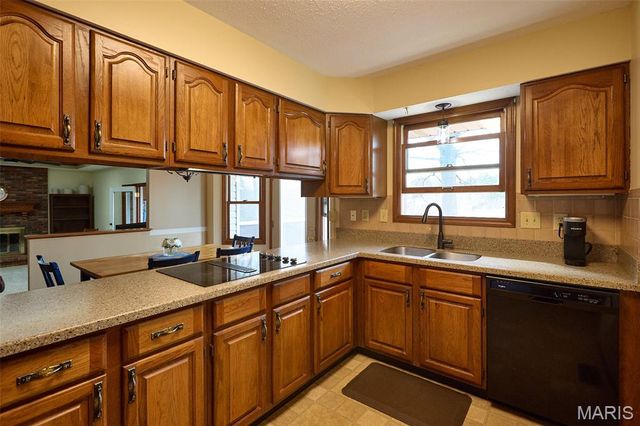 2925 Westborough Drive, St Charles, MO 63301