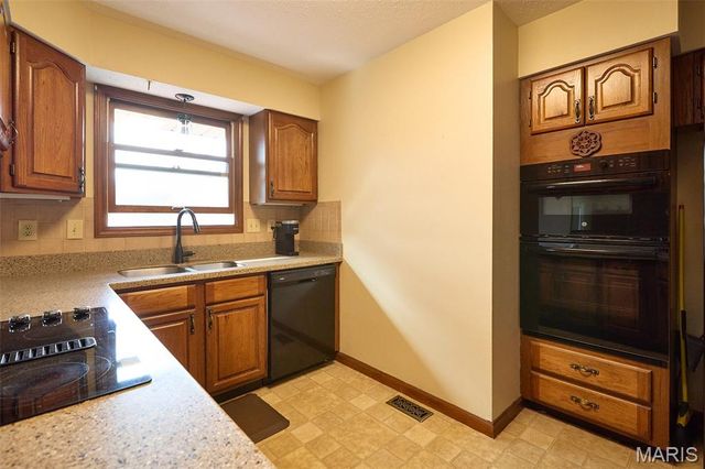 2925 Westborough Drive, St Charles, MO 63301