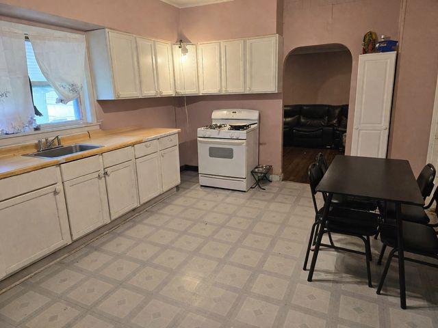 1949 BURR OAK Avenue, Blue Island, IL 60406