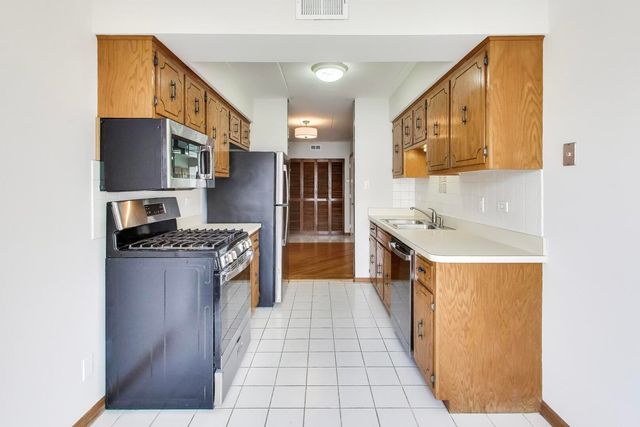 4932 Circle Court 502, Crestwood, IL 60418