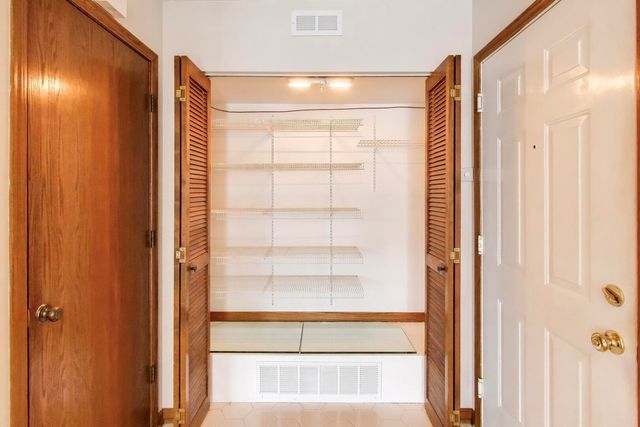 4932 Circle Court 502, Crestwood, IL 60418