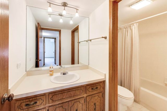4932 Circle Court 502, Crestwood, IL 60418