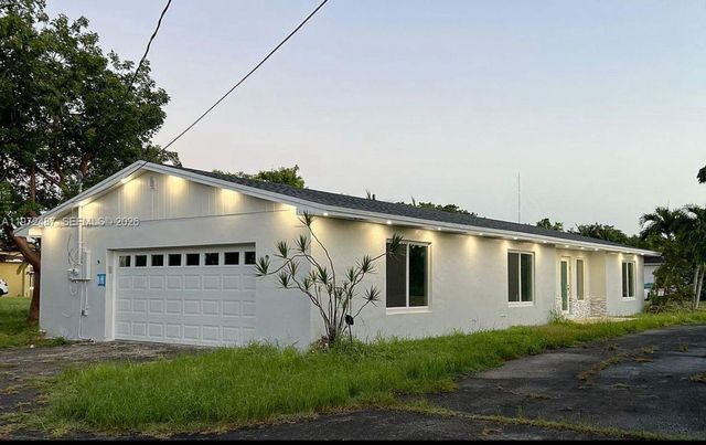 27501 SW 162nd Ct, Homestead, FL 33031