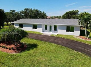 27501 SW 162nd Ct, Homestead, FL 33031