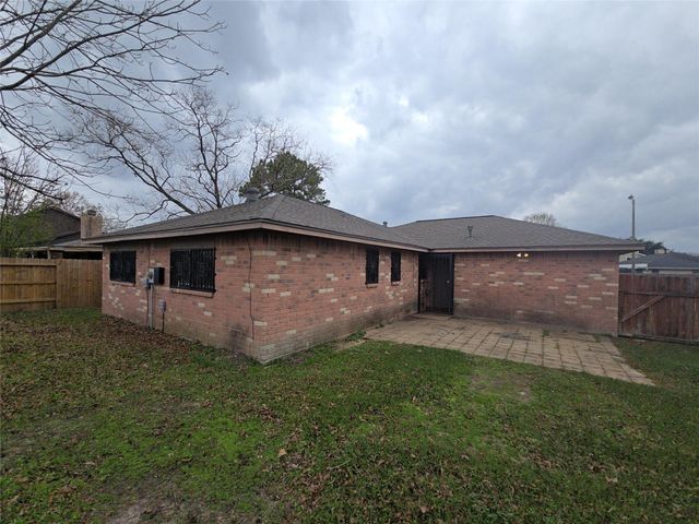 13806 Long Glen Drive, Houston, TX 77039