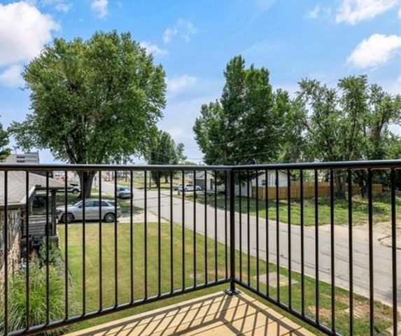 947 SE 10th Street, Bentonville, AR 72712