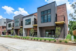 947 SE 10th Street, Bentonville, AR 72712