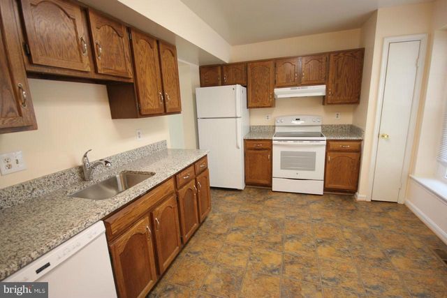3920 BRADWATER ST, Fairfax, VA 22031