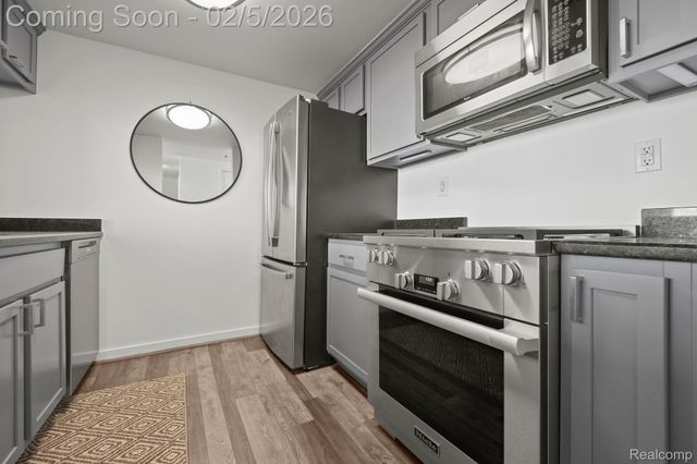 250 E HARBORTOWN Drive 1405, Detroit, MI 48207