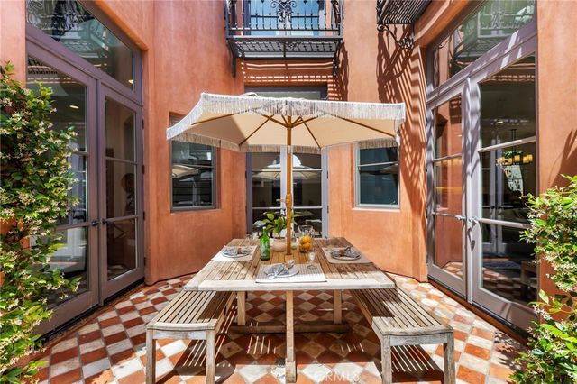 2516 Walnut Avenue, Manhattan Beach, CA 90266