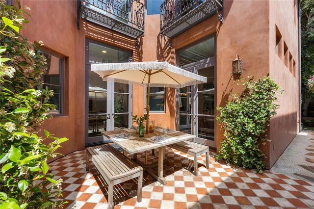 2516 Walnut Avenue, Manhattan Beach, CA 90266
