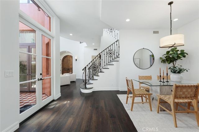 2516 Walnut Avenue, Manhattan Beach, CA 90266