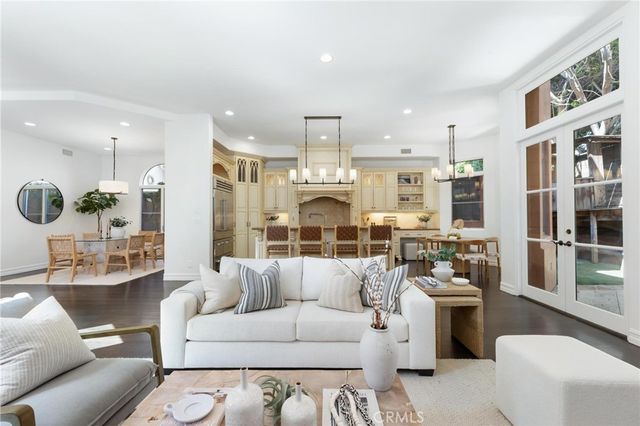 2516 Walnut Avenue, Manhattan Beach, CA 90266