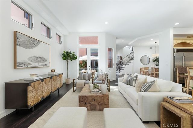 2516 Walnut Avenue, Manhattan Beach, CA 90266