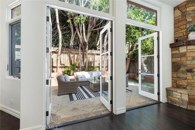 2516 Walnut Avenue, Manhattan Beach, CA 90266