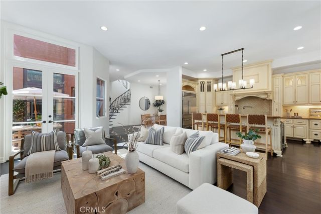 2516 Walnut Avenue, Manhattan Beach, CA 90266