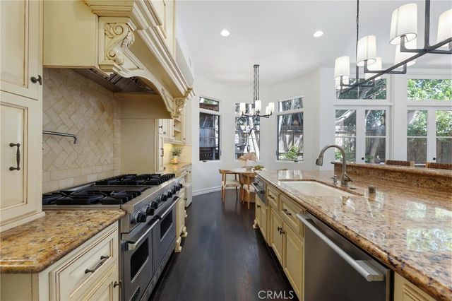 2516 Walnut Avenue, Manhattan Beach, CA 90266