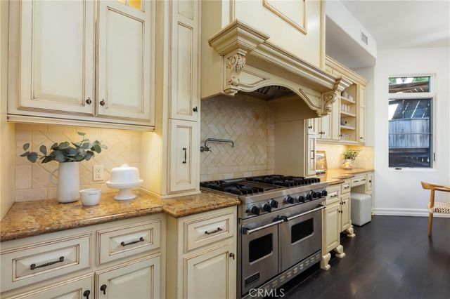 2516 Walnut Avenue, Manhattan Beach, CA 90266