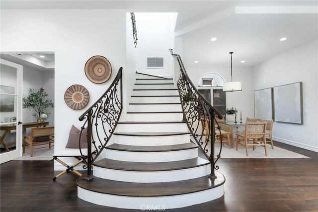 2516 Walnut Avenue, Manhattan Beach, CA 90266