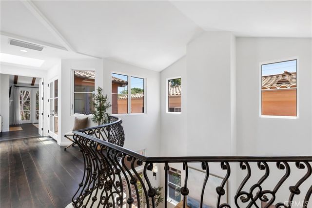 2516 Walnut Avenue, Manhattan Beach, CA 90266