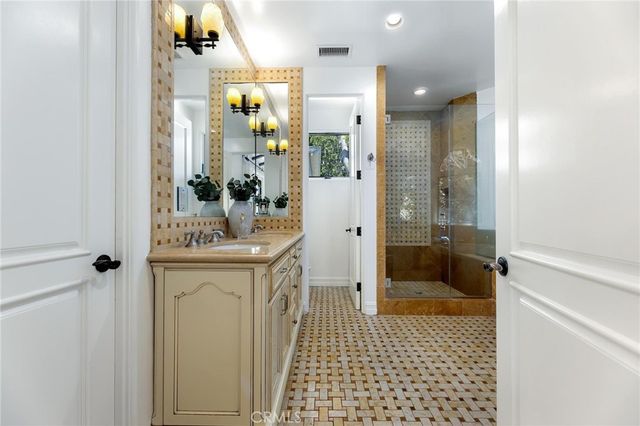 2516 Walnut Avenue, Manhattan Beach, CA 90266