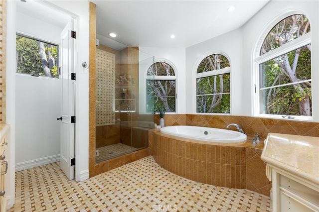2516 Walnut Avenue, Manhattan Beach, CA 90266