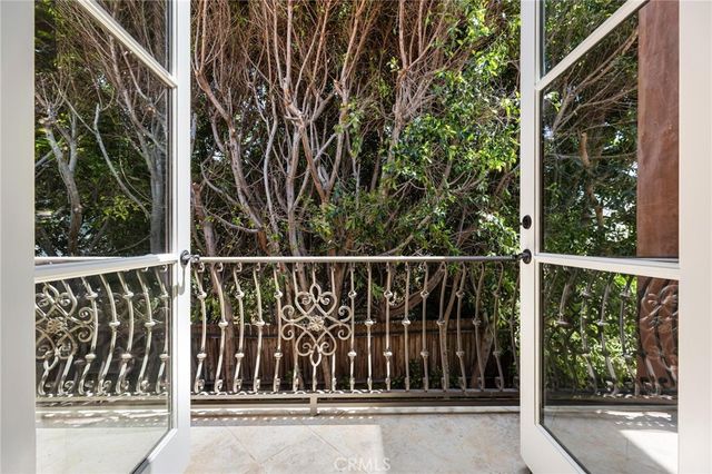 2516 Walnut Avenue, Manhattan Beach, CA 90266