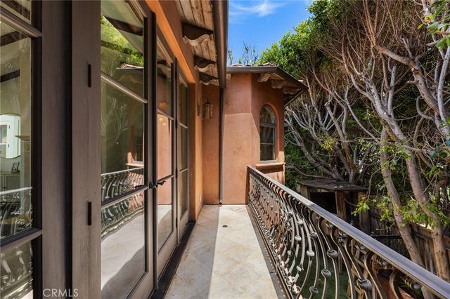 2516 Walnut Avenue, Manhattan Beach, CA 90266