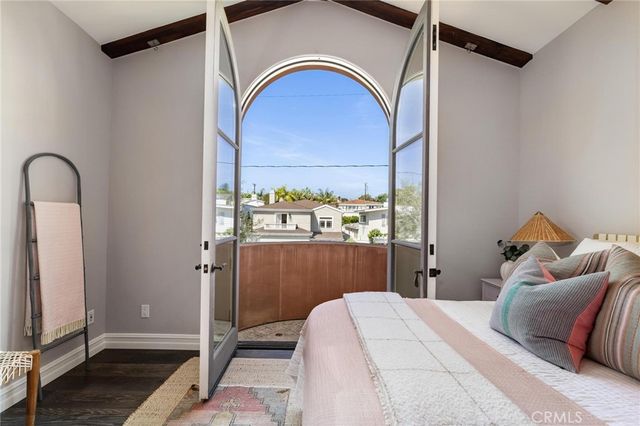 2516 Walnut Avenue, Manhattan Beach, CA 90266