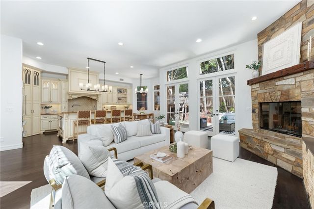 2516 Walnut Avenue, Manhattan Beach, CA 90266
