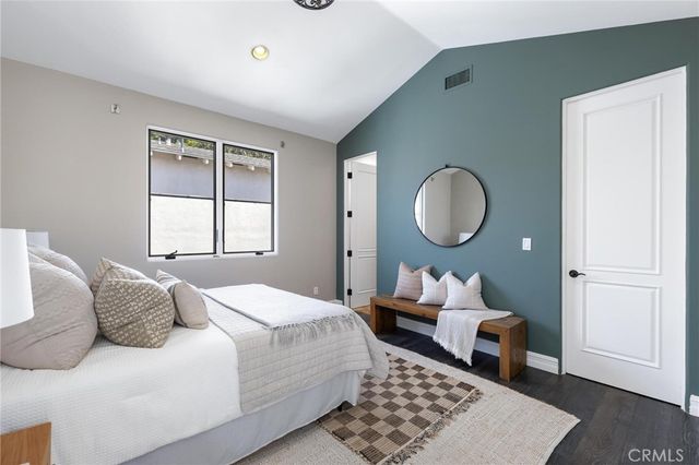2516 Walnut Avenue, Manhattan Beach, CA 90266