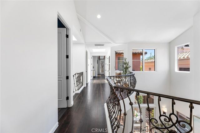 2516 Walnut Avenue, Manhattan Beach, CA 90266